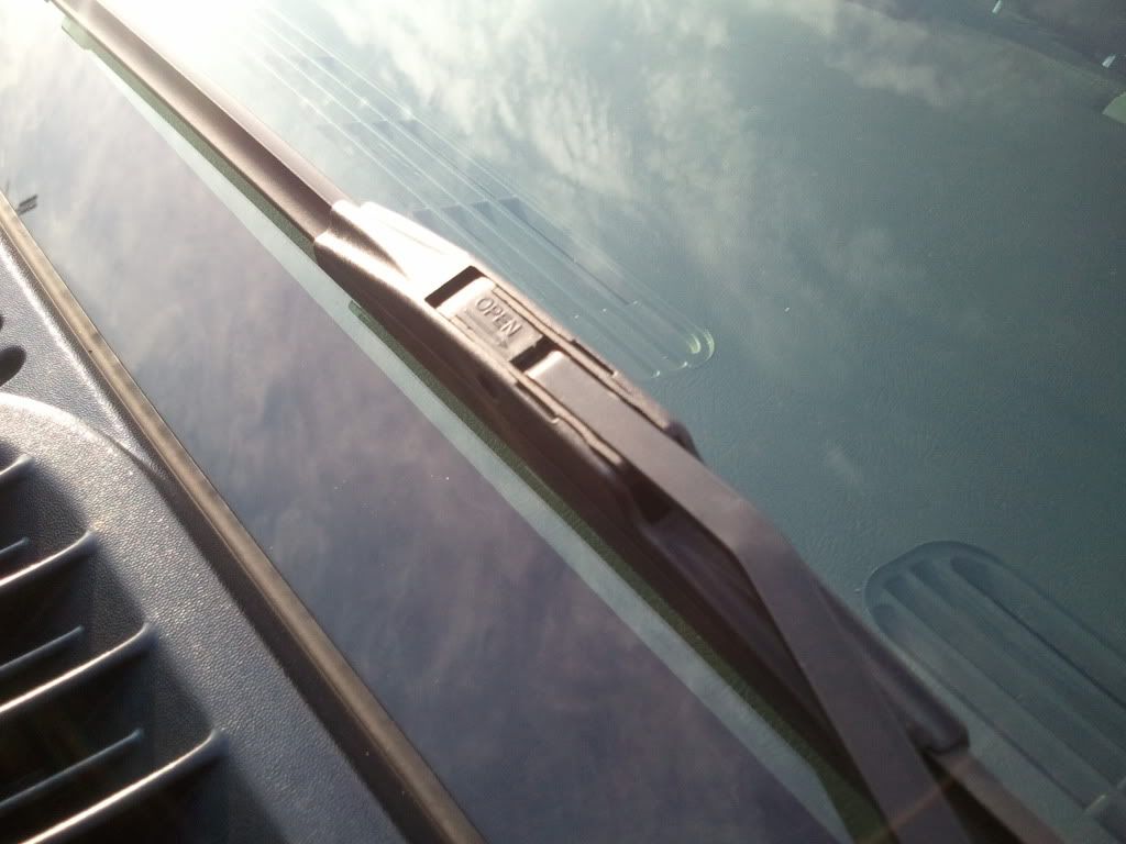 How to install windshield wipers on 0307 silverado? Chevy Truck Forum GM Truck Club