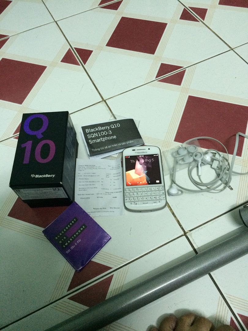 Blackberry Q10 đẹp long lanh đúng nghĩa 99% còn bảo hành lâu tại Dâu Tây đây. - 1