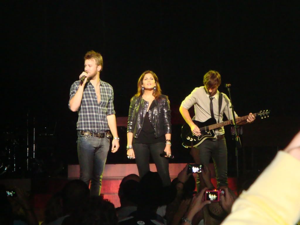 Lady Antebellum at Sunday in the Country