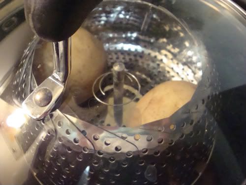 Steaming potatoes