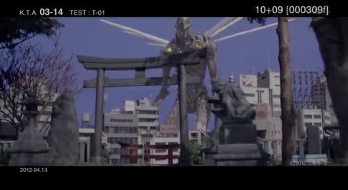 En el corto salen los gigantes invadiendo Japón.